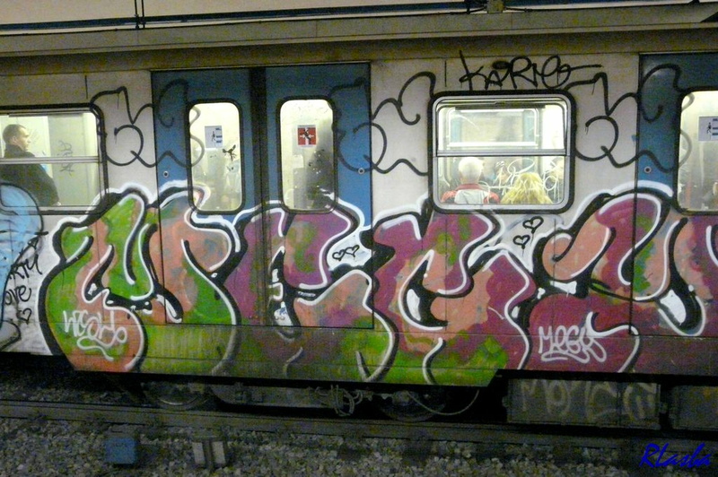 20101112_2_IT_Rome_Metro_174.JPG